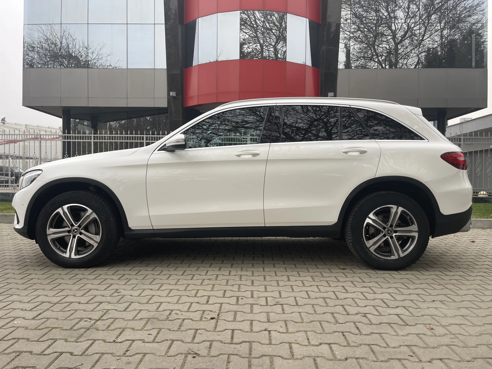 Mercedes-Benz GLC 250 4M* Offroad* ChromeLine* CruisControl - изображение 3
