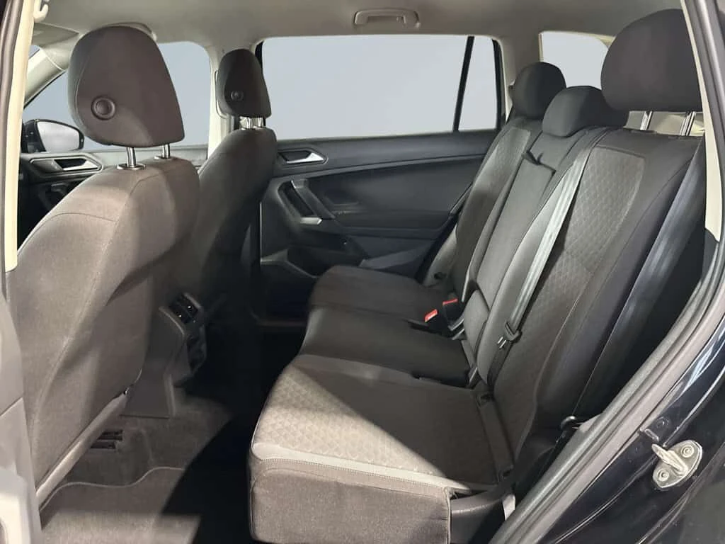 VW Tiguan * S 4MOTION / Clean Carfax / Back Up Camera / Heat, снимка 9 - Автомобили и джипове - 54039526