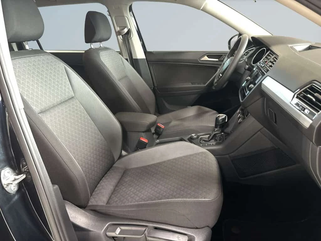 VW Tiguan * S 4MOTION / Clean Carfax / Back Up Camera / Heat, снимка 7 - Автомобили и джипове - 54039526