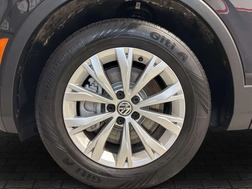 VW Tiguan * S 4MOTION / Clean Carfax / Back Up Camera / Heat, снимка 11 - Автомобили и джипове - 54039526