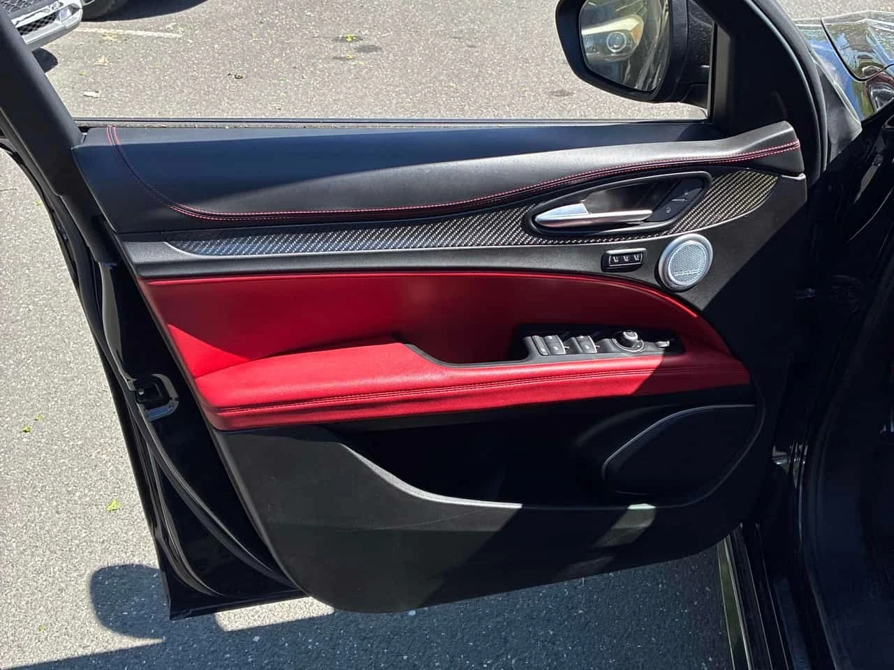Alfa Romeo Stelvio * Ti Carbon* АВТОКРЕДИТ БЕЗ ПЪРВОНАЧАЛНА ВНОСКА* , снимка 13 - Автомобили и джипове - 54720513