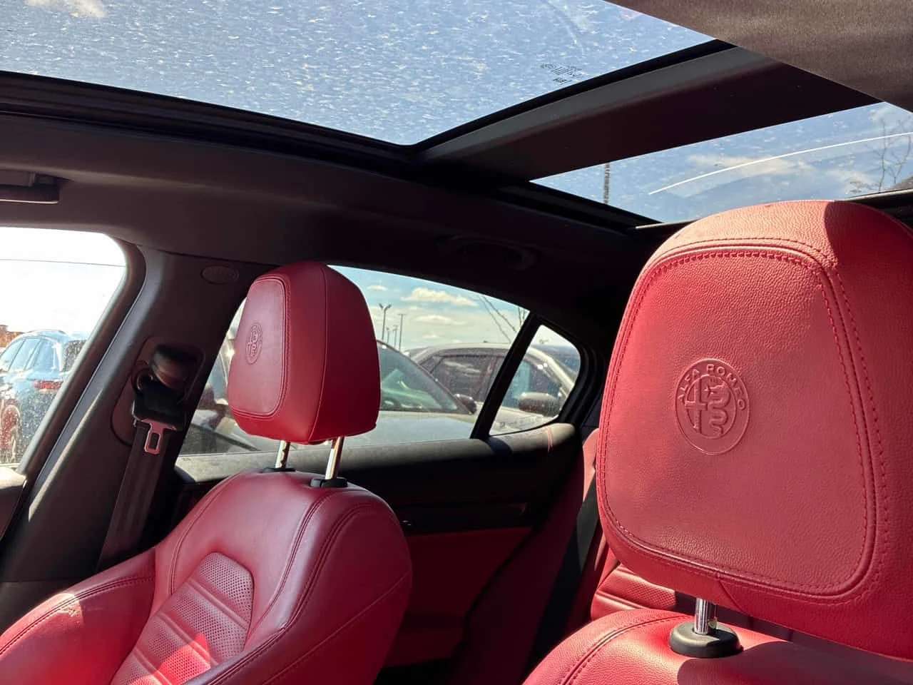Alfa Romeo Stelvio * Ti Carbon* АВТОКРЕДИТ БЕЗ ПЪРВОНАЧАЛНА ВНОСКА* , снимка 12 - Автомобили и джипове - 54720513