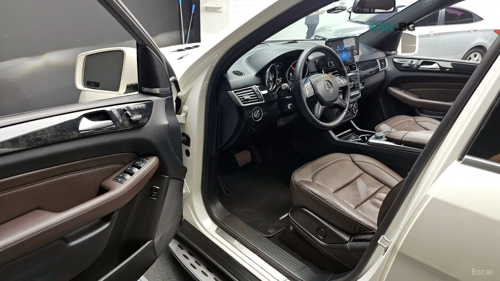 Mercedes-Benz ML 350 AMG LINE/4MATIC/KEYLESS/PANO/LANE DEPARTURE, снимка 6 - Автомобили и джипове - 54763133