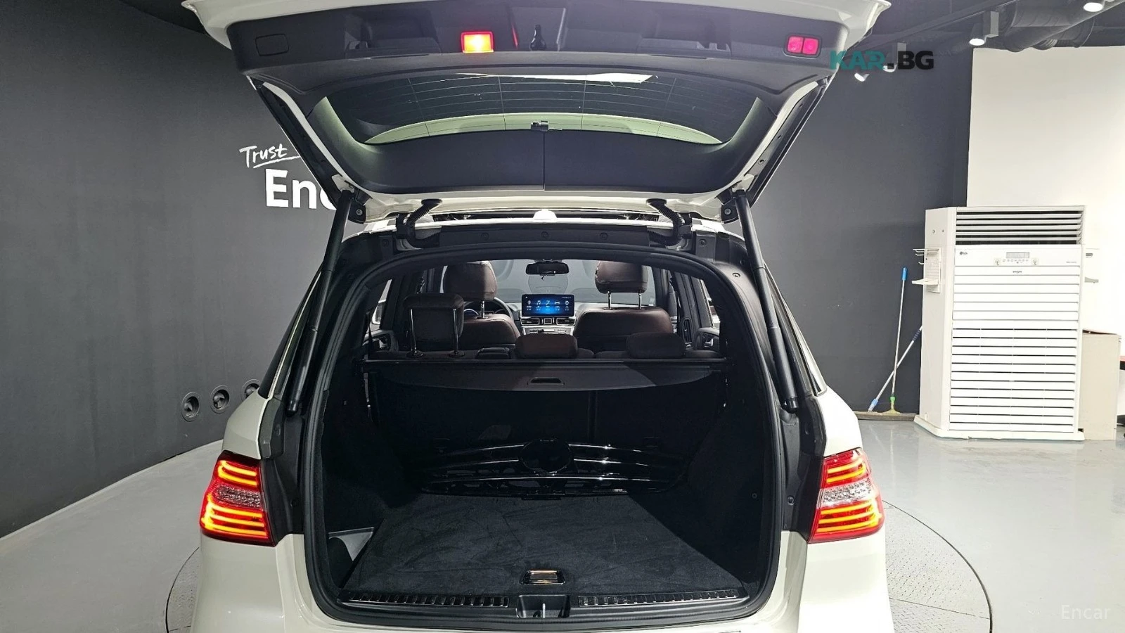 Mercedes-Benz ML 350 AMG LINE/4MATIC/KEYLESS/PANO/LANE DEPARTURE, снимка 16 - Автомобили и джипове - 54763133