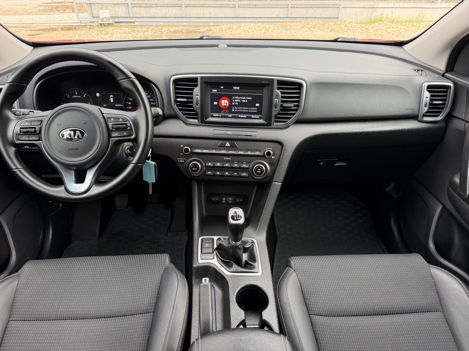 Kia Sportage 1.7CRDI* Navi* Top* LED* Evro6, снимка 9 - Автомобили и джипове - 54782569