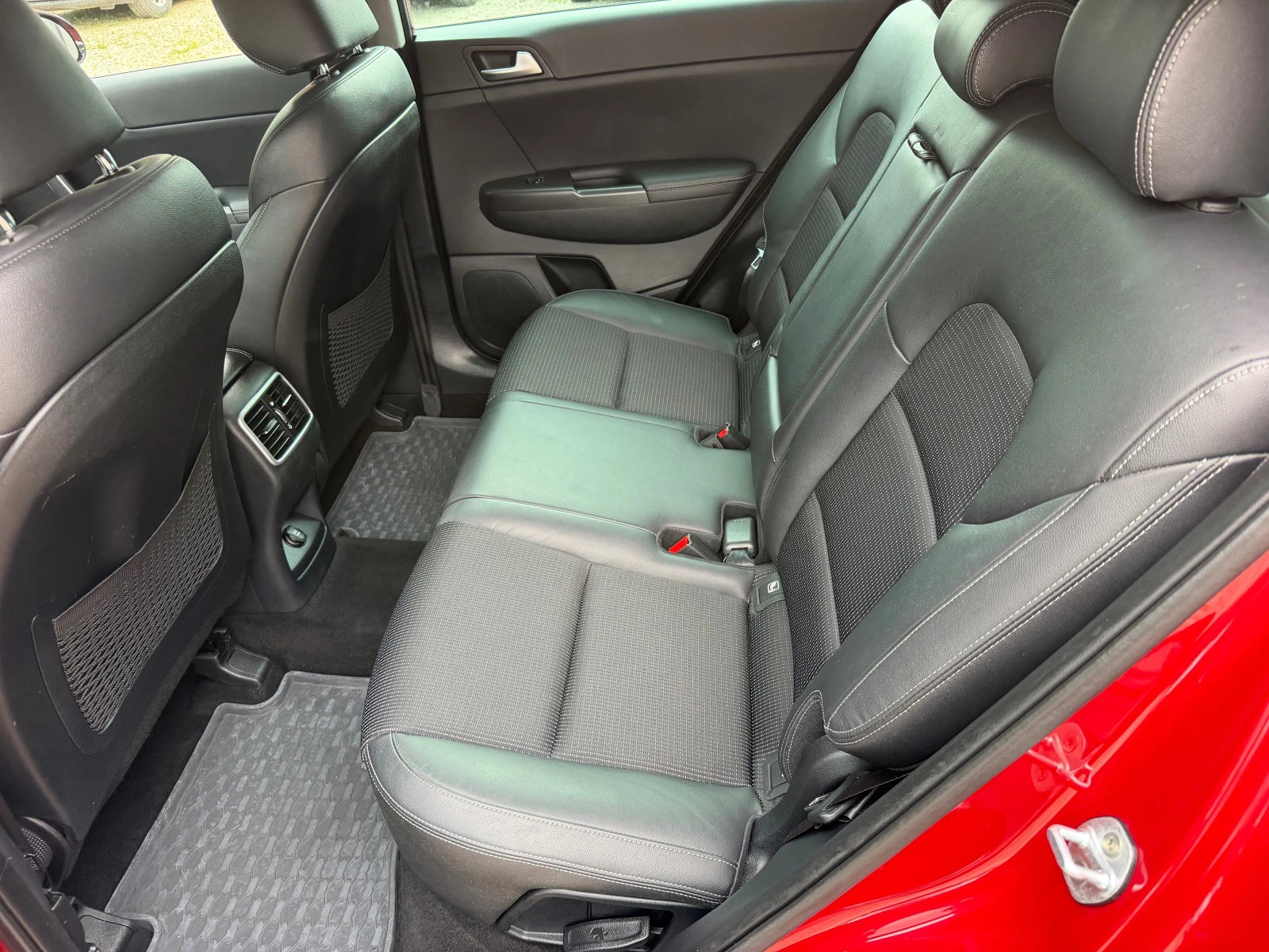 Kia Sportage 1.7CRDI* Navi* Top* LED* Evro6, снимка 8 - Автомобили и джипове - 54782569