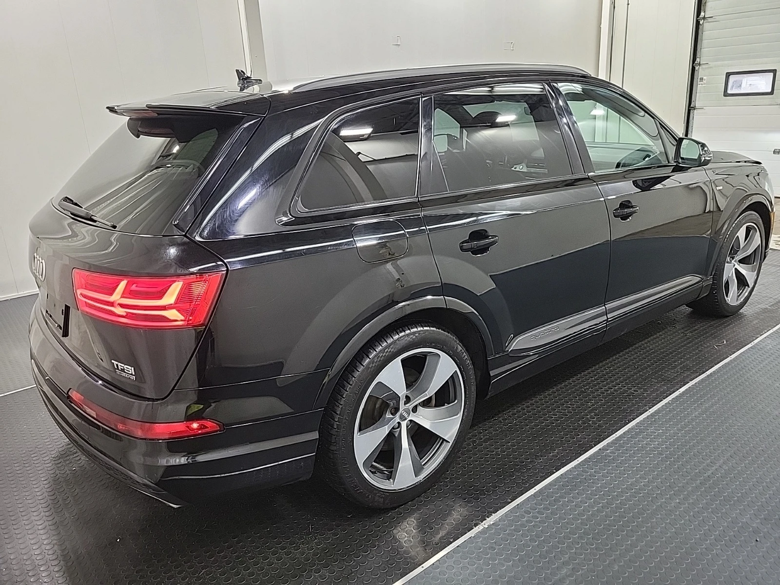 Audi Q7 TECHNIK * HEAD UP * 6+ 1 * BLIND SPOT * CARFAX * , снимка 3 - Автомобили и джипове - 54793822