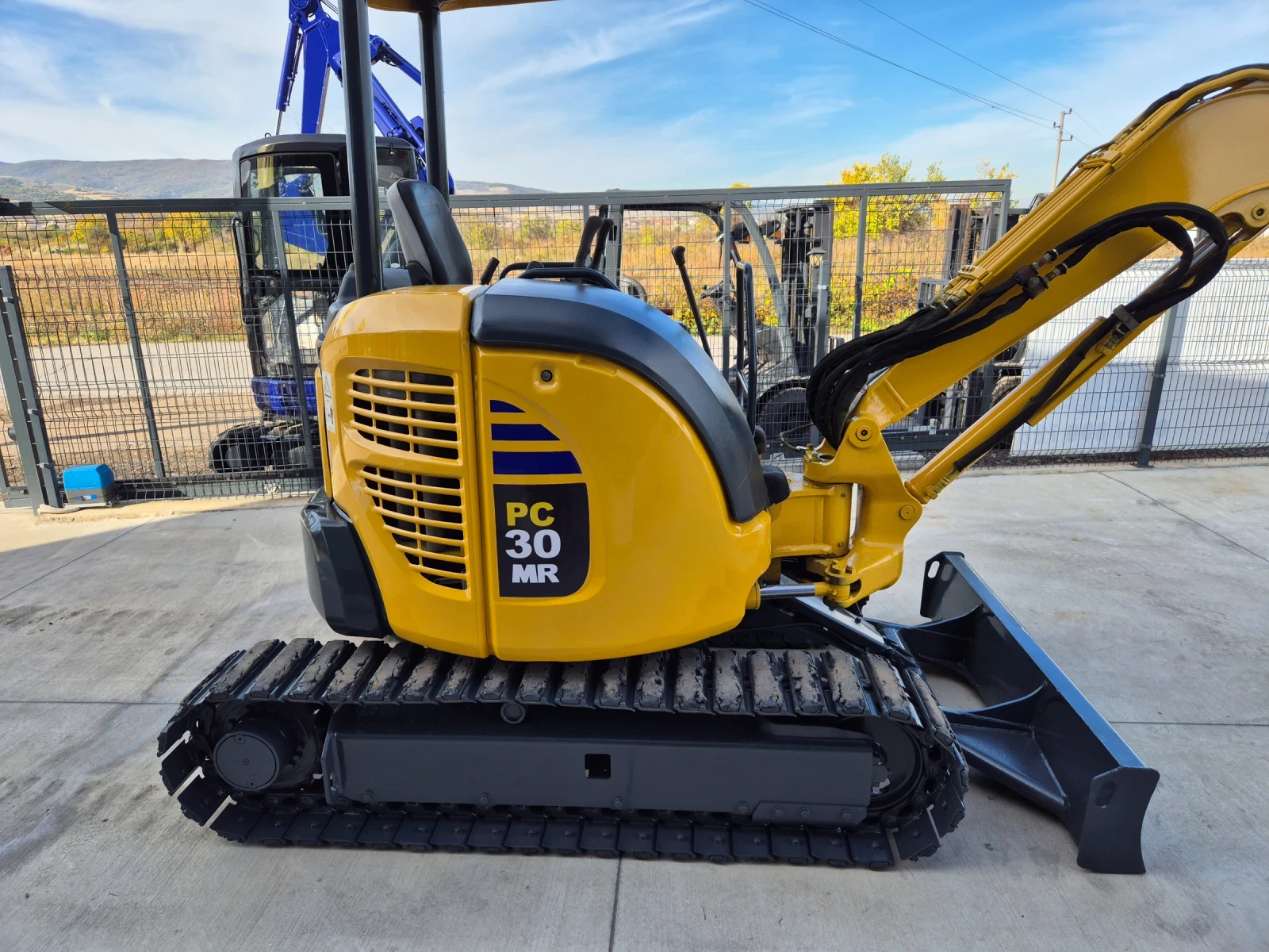 Багер Komatsu PC30MR / ИЗВОДИ ЗА ЧУК / 3 тонен / ПЕРФЕКТЕН ! - изображение 5
