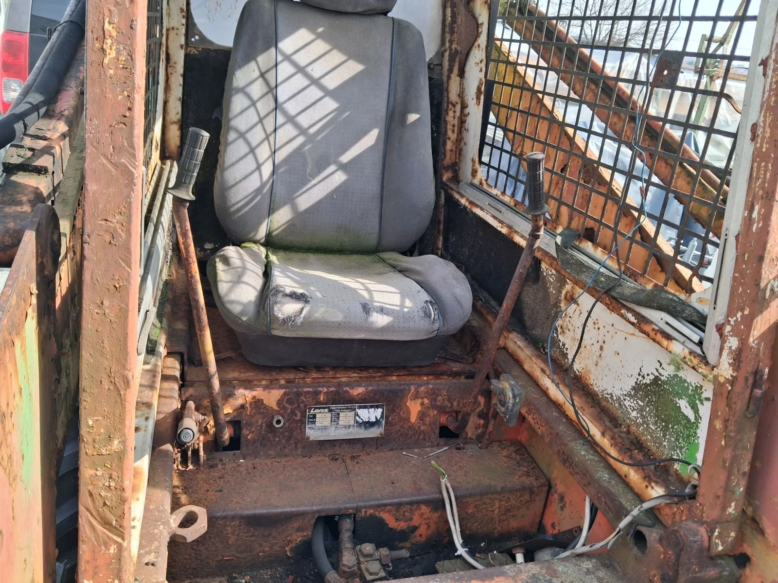 Мини челни товарачи Bobcat LANZ LL30 - изображение 6