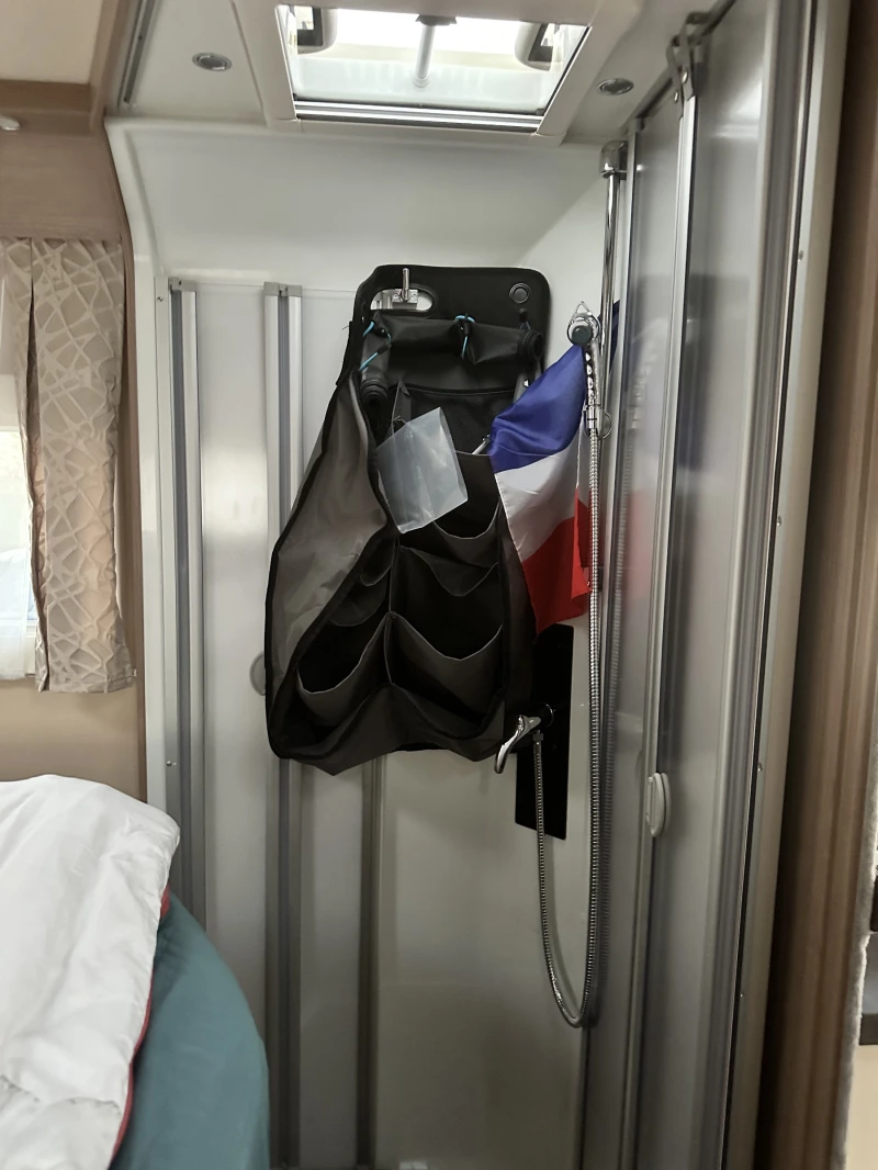 Кемпер Carthago Carthago I 144QB, 3.5 т , Автомат, снимка 12 - Каравани и кемпери - 52267819