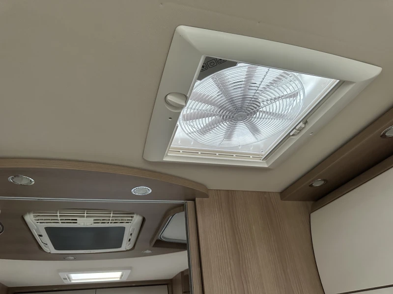 Кемпер Carthago Carthago I 144QB, 3.5 т , Автомат, снимка 8 - Каравани и кемпери - 52267819