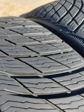 Гуми Зимни 235/50R20, снимка 5
