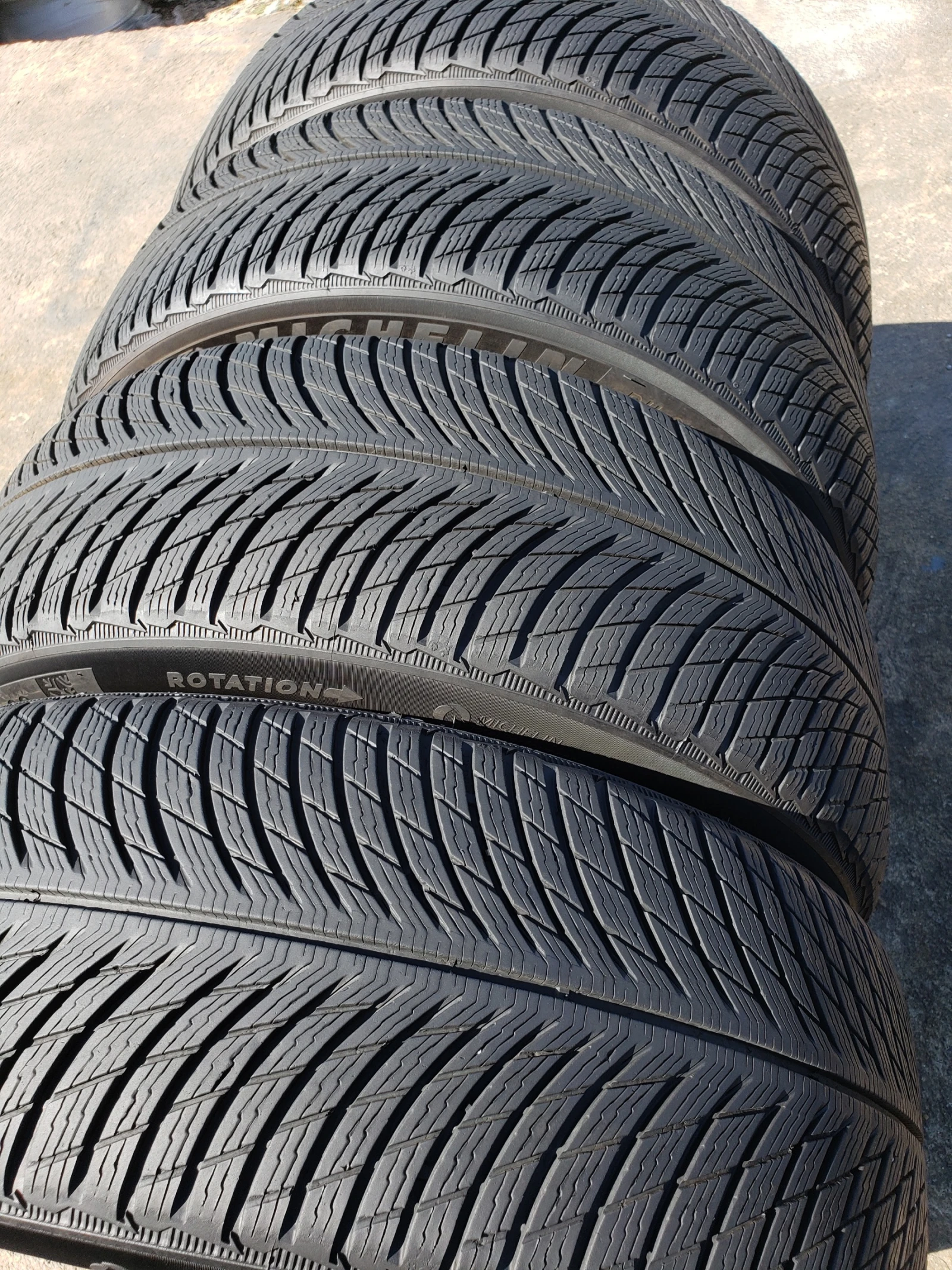 Гуми Зимни 235/50R20, снимка 3 - Гуми и джанти - 56128774