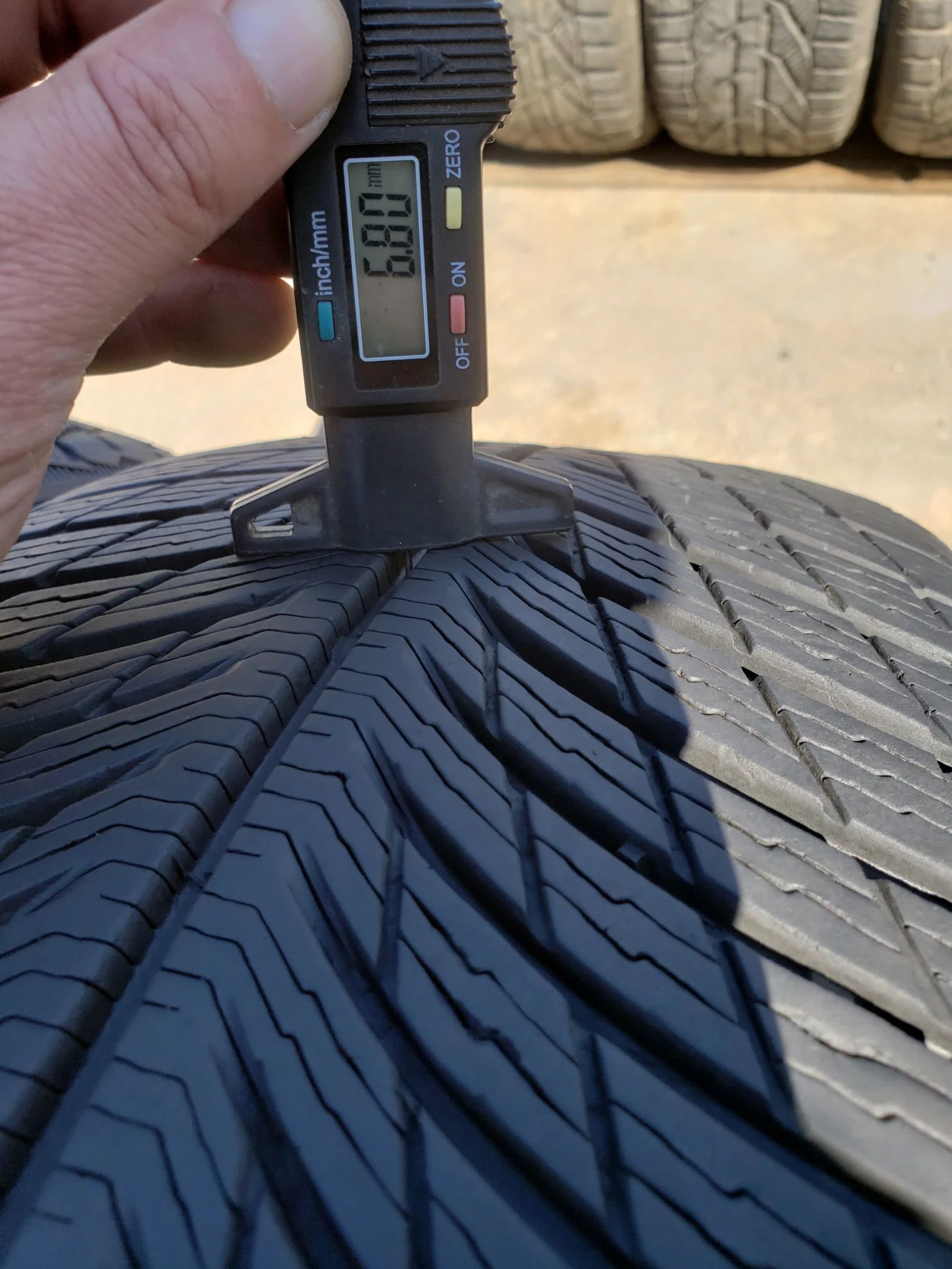 Гуми Зимни 235/50R20, снимка 10 - Гуми и джанти - 56128774