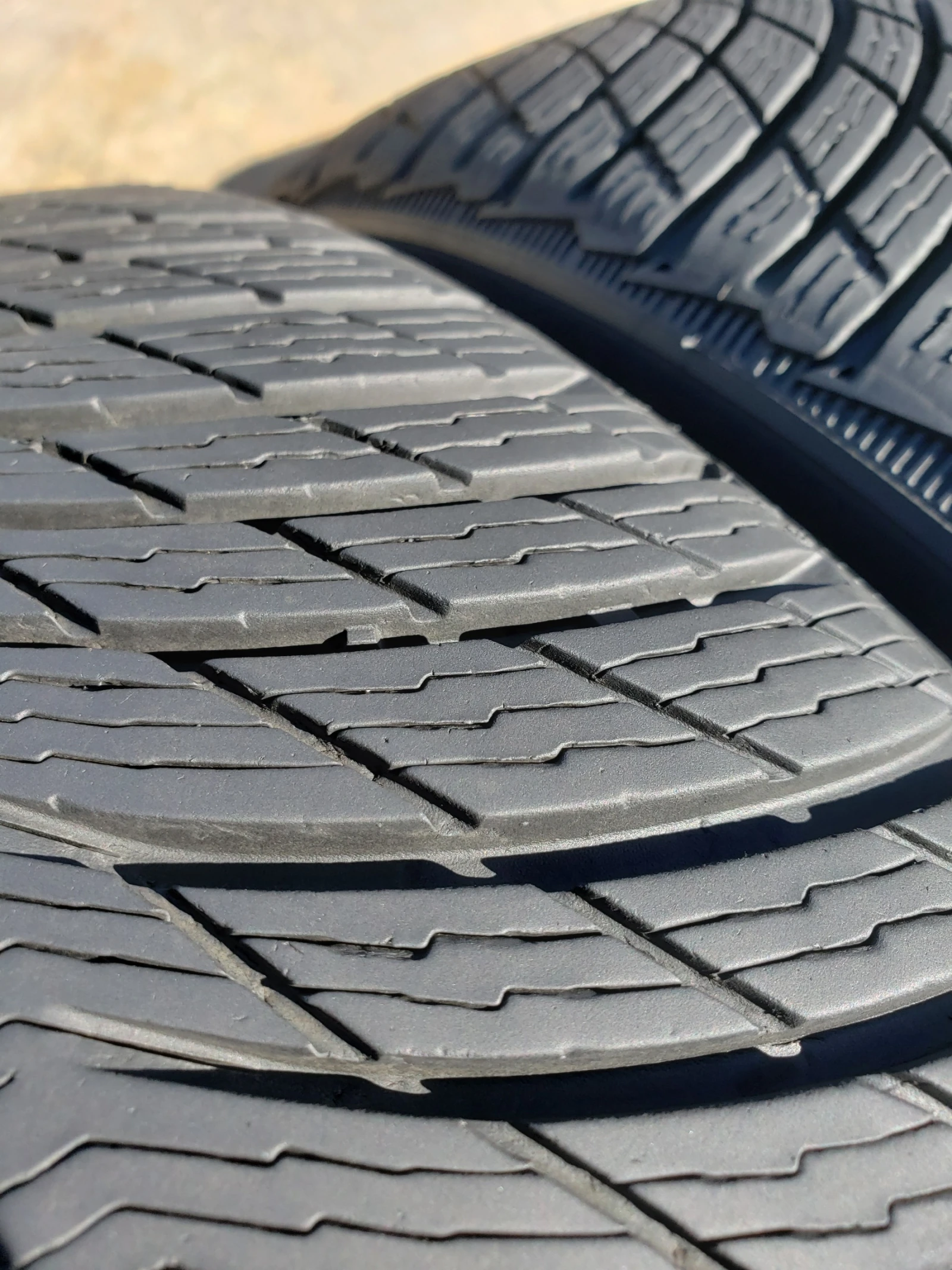 Гуми Зимни 235/50R20, снимка 5 - Гуми и джанти - 56128774