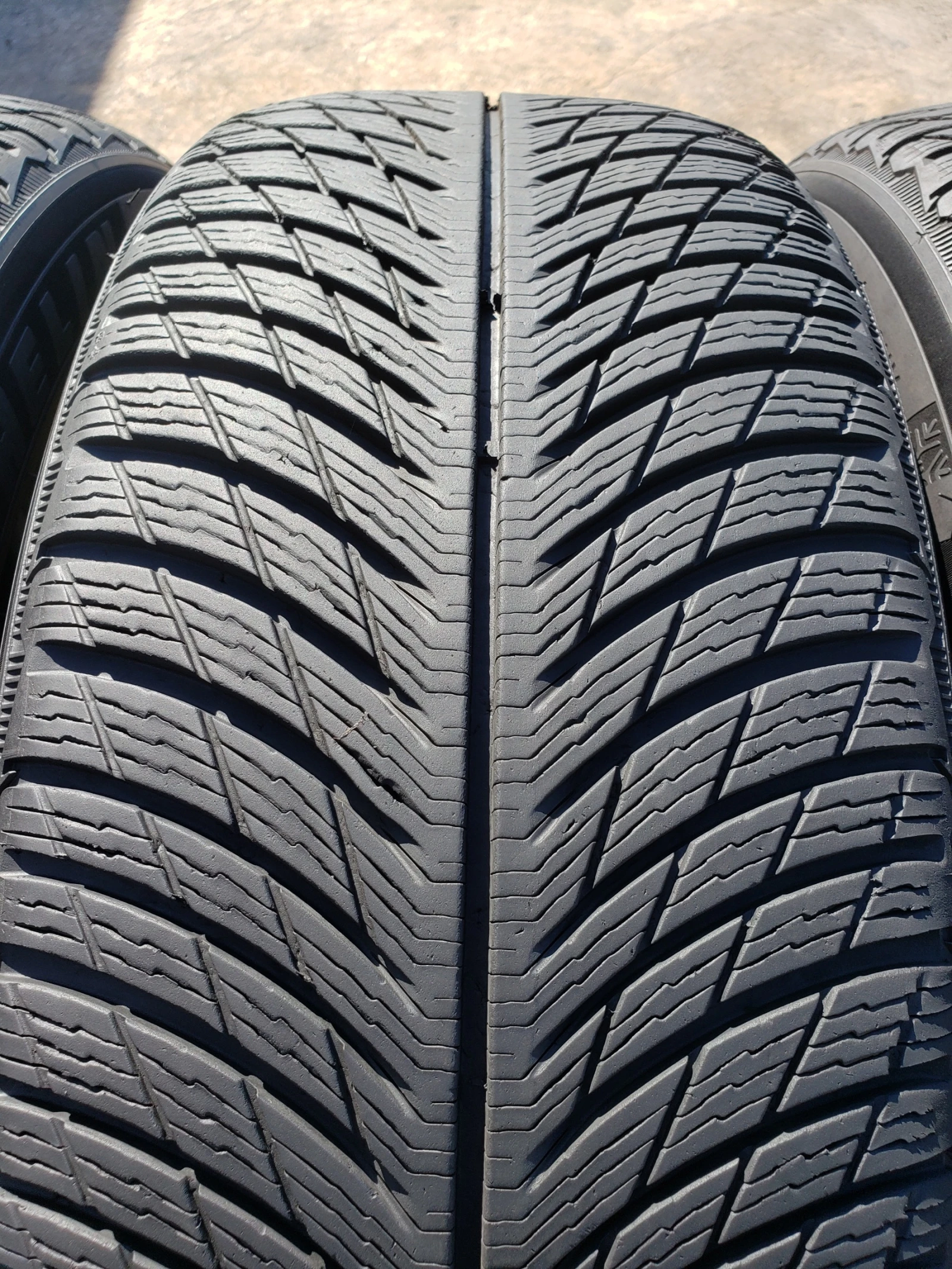 Гуми Зимни 235/50R20