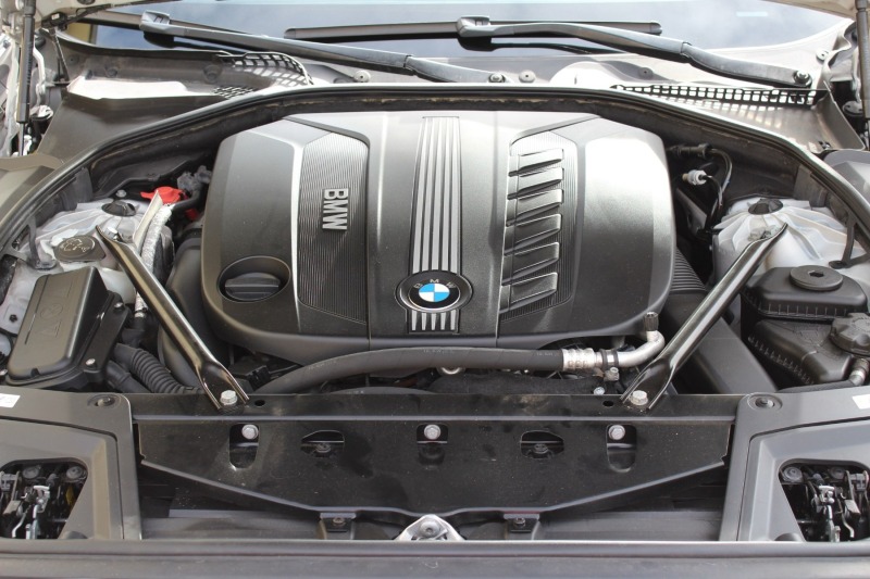 BMW 530 M пакет X-Drive, снимка 15 - Автомобили и джипове - 45242355