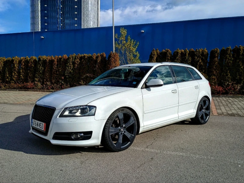 Audi A3 Hella DRL+ Bi-XENON S-LINE 19 Zoll, снимка 1 - Автомобили и джипове - 48039899