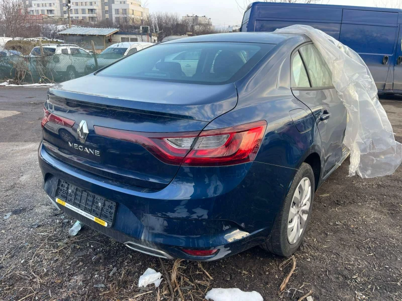 Renault Megane 1.3Tce, 2022г., БЕНЗИН, Седан, снимка 6 - Автомобили и джипове - 49260670