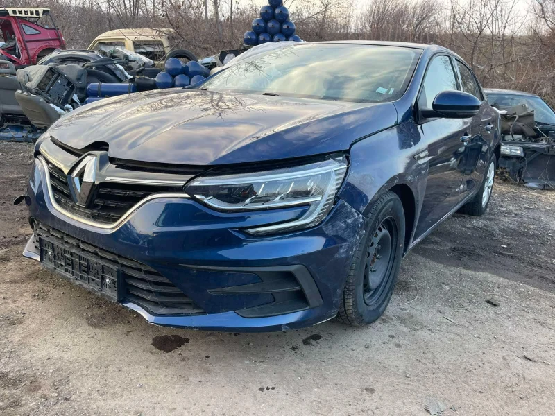 Renault Megane 1.3Tce, 2022г., БЕНЗИН, Седан, снимка 1 - Автомобили и джипове - 49260670