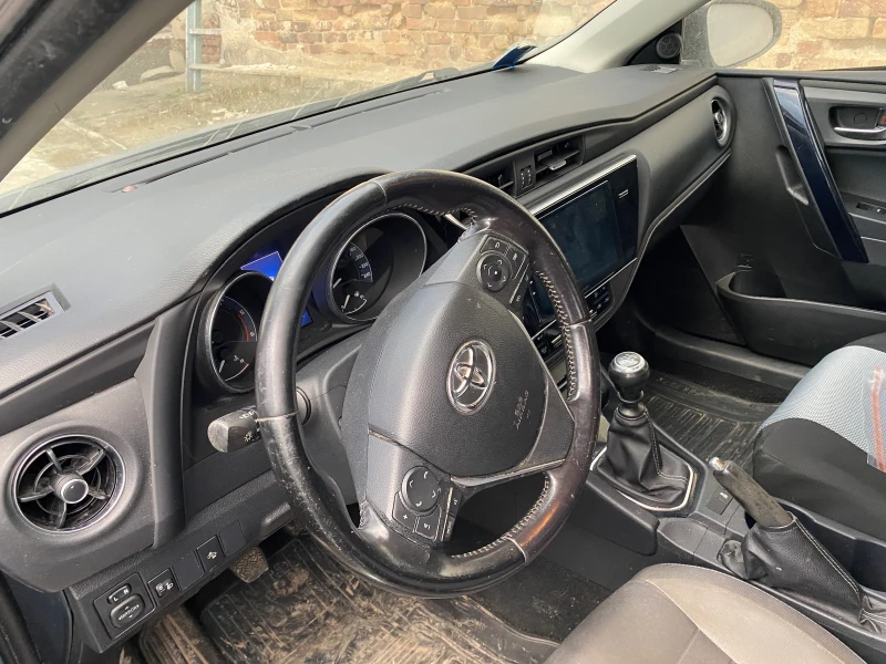 Toyota Auris 1.6 D-4D Louge, снимка 6 - Автомобили и джипове - 49331840