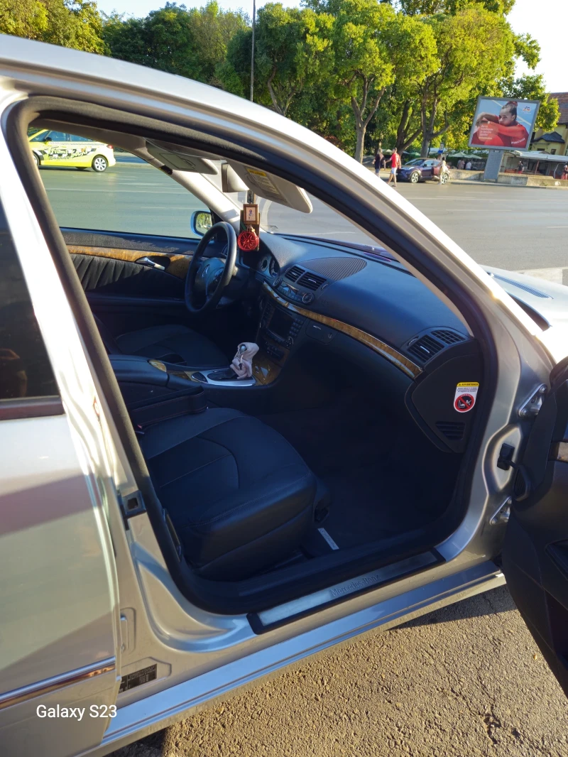 Mercedes-Benz E 320 4 MATIC, снимка 8 - Автомобили и джипове - 52306932