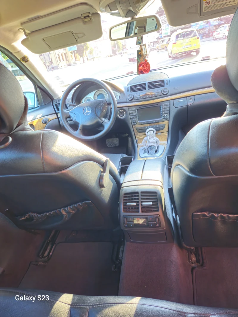 Mercedes-Benz E 320 4 MATIC, снимка 11 - Автомобили и джипове - 52306932