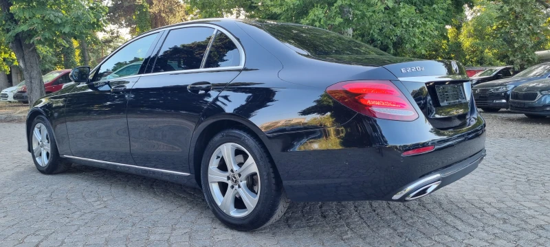 Mercedes-Benz E 220 AVANTGARDE* DIGITAL* BURMESTER* PANORAMA* 360CAM* , снимка 6 - Автомобили и джипове - 51407126