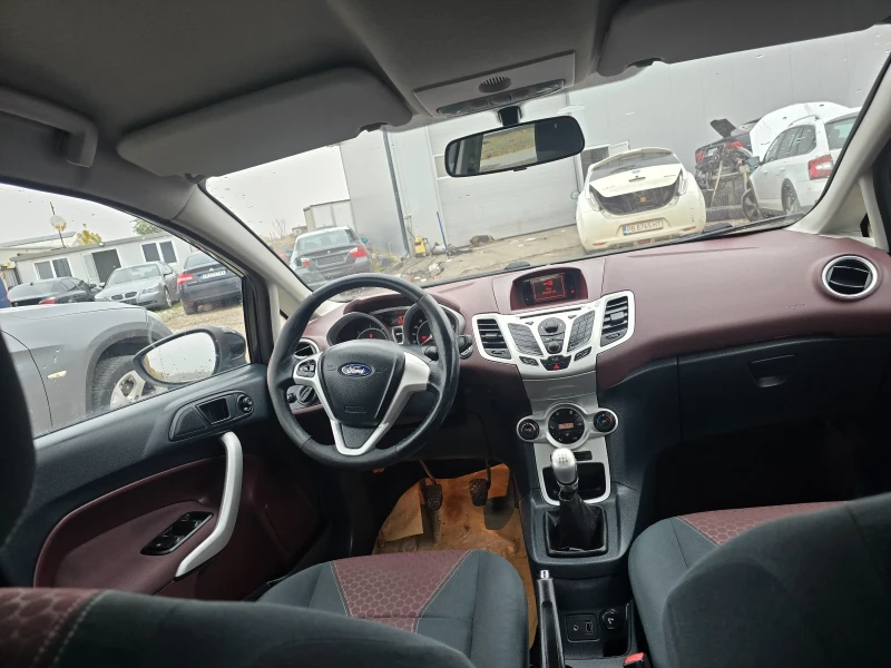 Ford Fiesta Titanium Edition Individual, снимка 8 - Автомобили и джипове - 52331659