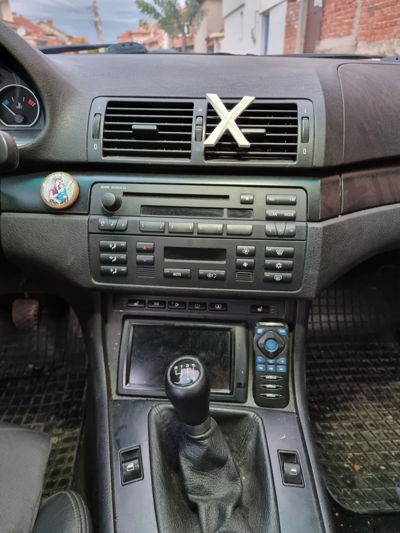 BMW 320, снимка 8 - Автомобили и джипове - 52349211