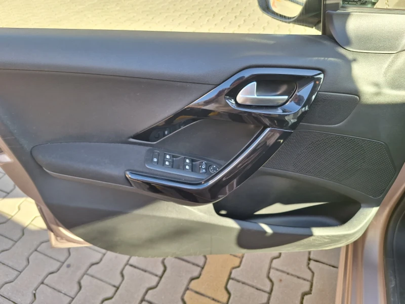 Peugeot 208 1.4 HDI, снимка 9 - Автомобили и джипове - 52530338