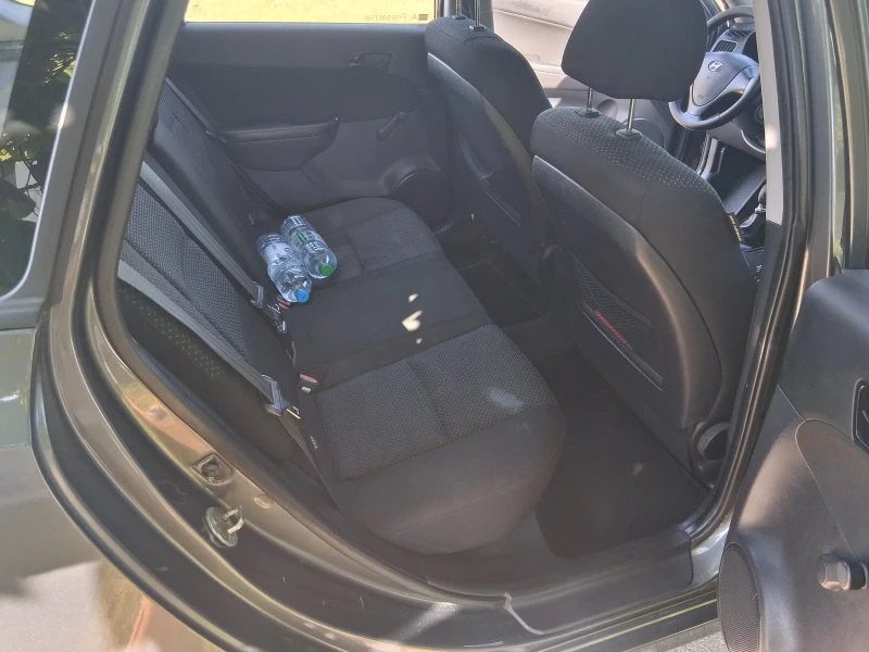 Hyundai I30 1.6 CRDI, снимка 13 - Автомобили и джипове - 52640782