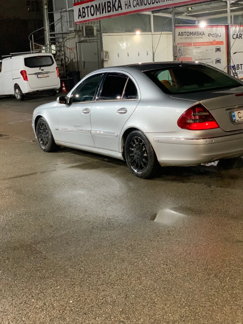 Mercedes-Benz E 220, снимка 8 - Автомобили и джипове - 52726905