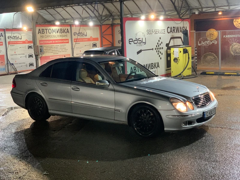 Mercedes-Benz E 220, снимка 7 - Автомобили и джипове - 52726905