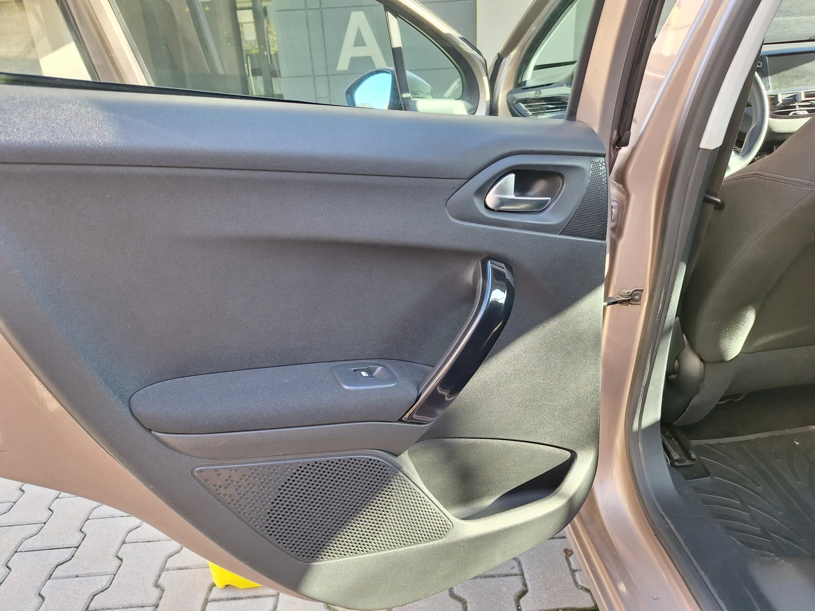 Peugeot 208 1.4 HDI | Mobile.bg   14