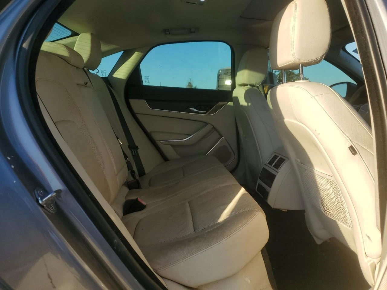 Jaguar Xf SE* DISTRONIC* 360* DIGITAL* ШИБИДАХ* ПОДГРЕВИ*  - изображение 10