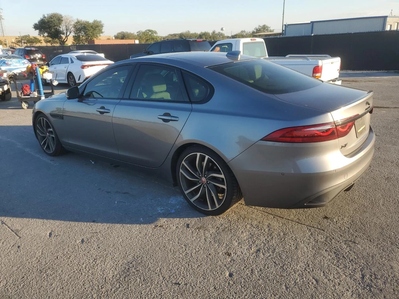 Jaguar Xf SE* DISTRONIC* 360* DIGITAL* ШИБИДАХ* ПОДГРЕВИ*  - изображение 2