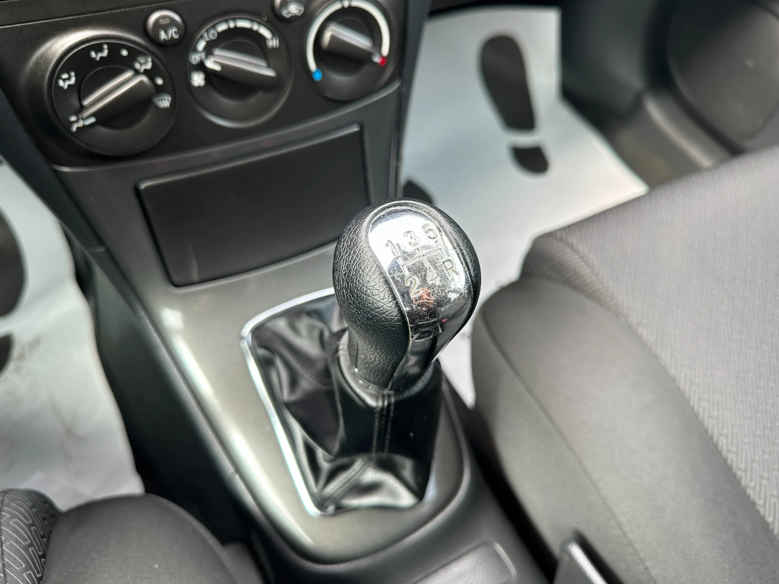 Toyota Avensis, снимка 11 - Автомобили и джипове - 54237434