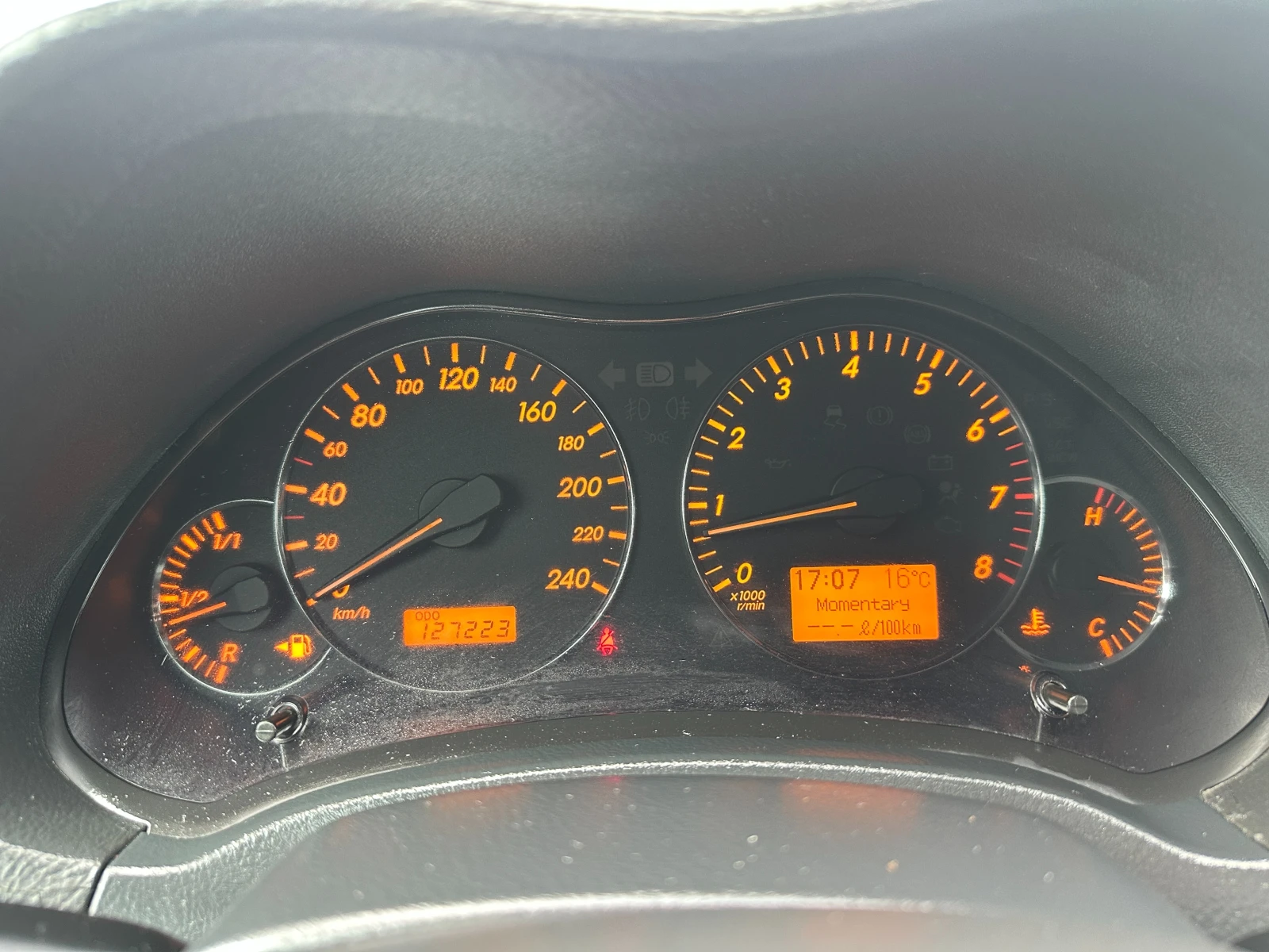 Toyota Avensis, снимка 14 - Автомобили и джипове - 54237434