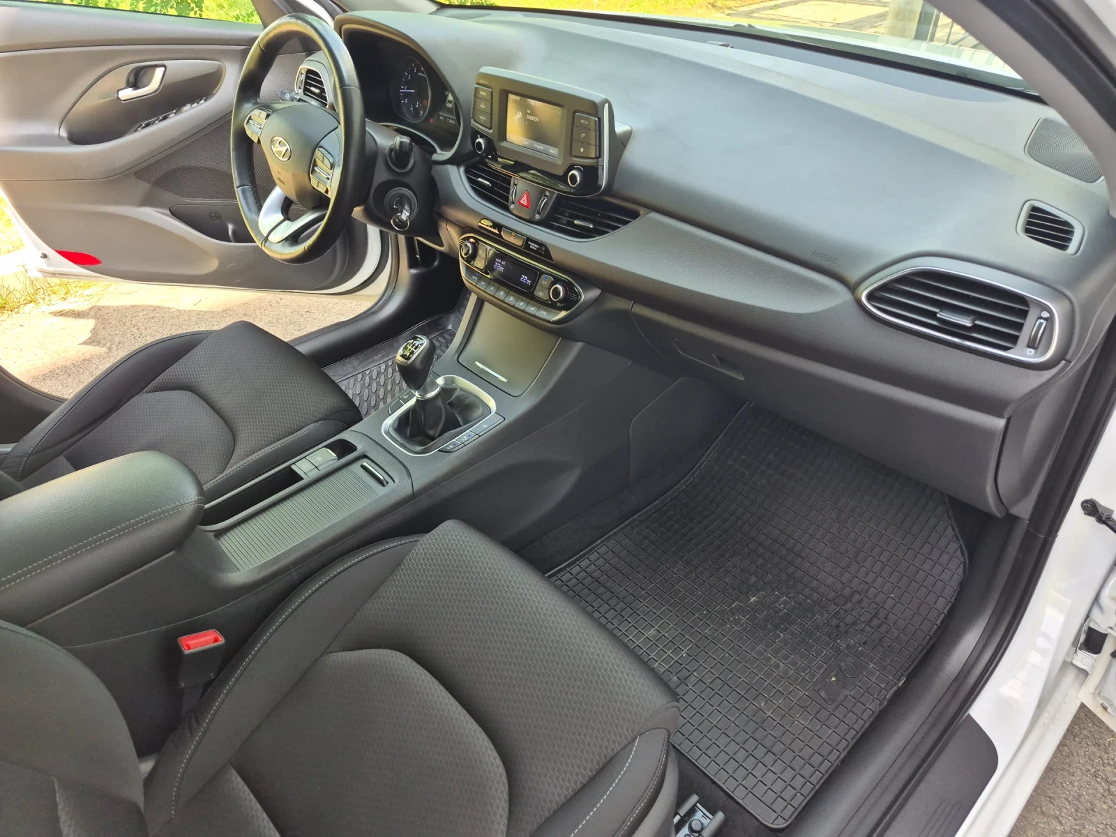 Hyundai I30 !!1.4i !!! Perfectna !!!, снимка 15 - Автомобили и джипове - 54824047