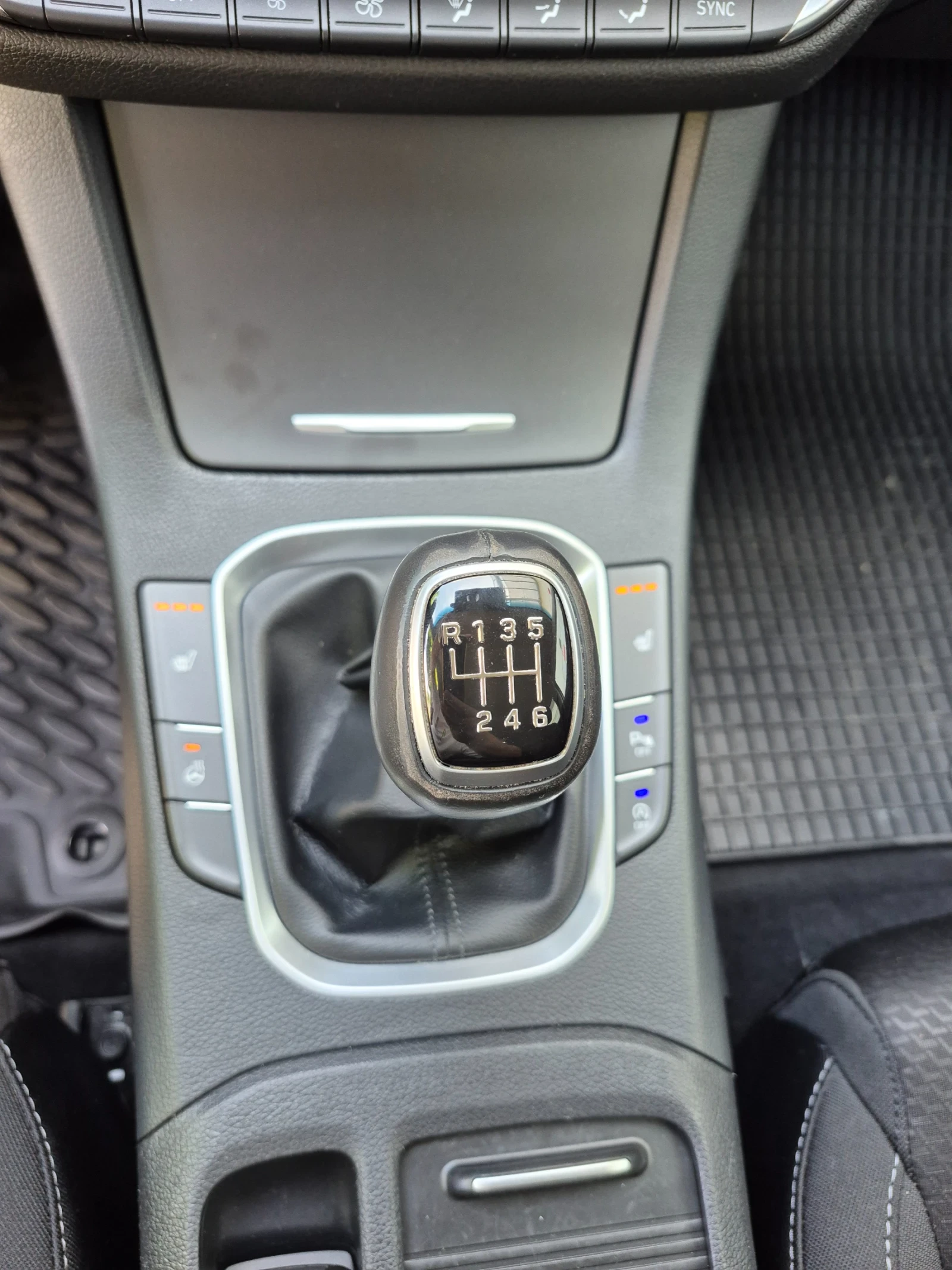 Hyundai I30 !!1.4i !!! Perfectna !!!, снимка 12 - Автомобили и джипове - 54824047