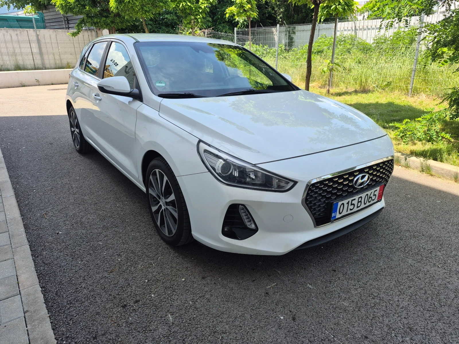 Hyundai I30 !!1.4i !!! Perfectna !!!, снимка 3 - Автомобили и джипове - 54824047