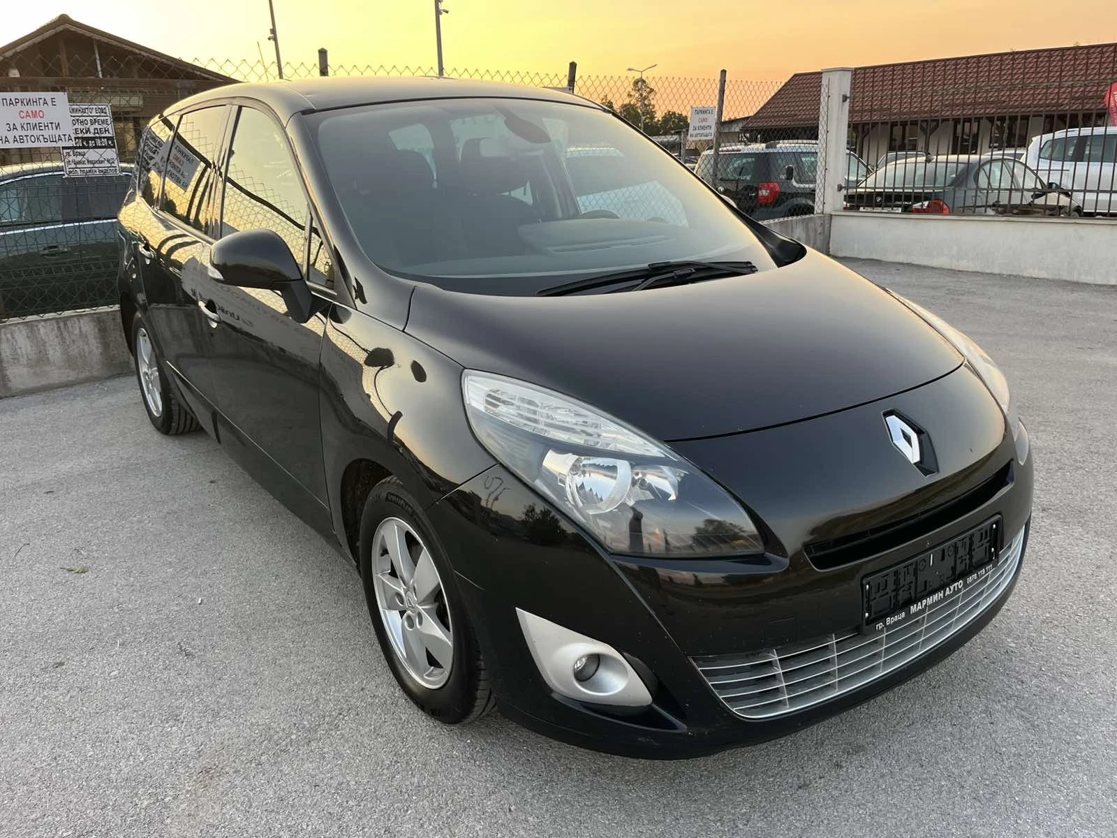Renault Grand scenic 1.5 DCI 110кс 6СКОРОСТИ  NAVI АВТОПИЛОТ ПЕРФЕКТЕН, снимка 3 - Автомобили и джипове - 54983323