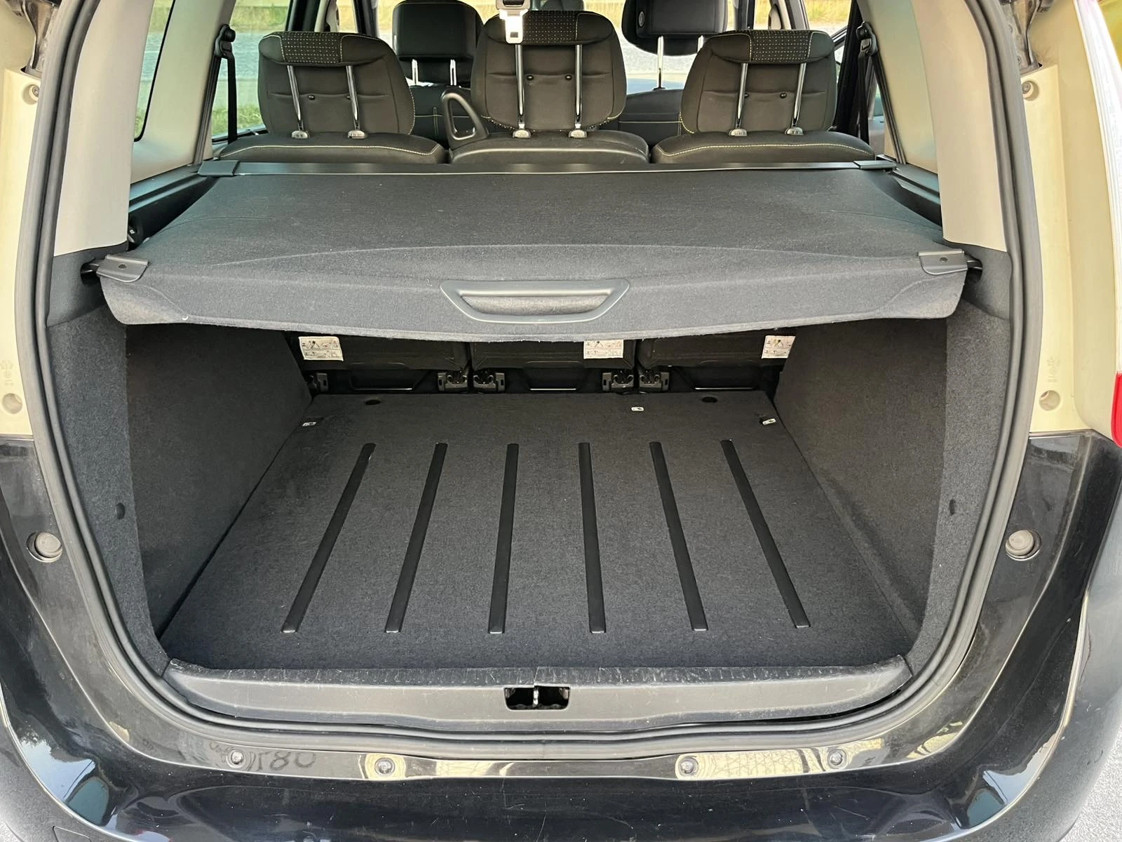 Renault Grand scenic 1.5 DCI 110кс 6СКОРОСТИ  NAVI АВТОПИЛОТ ПЕРФЕКТЕН, снимка 15 - Автомобили и джипове - 54983323
