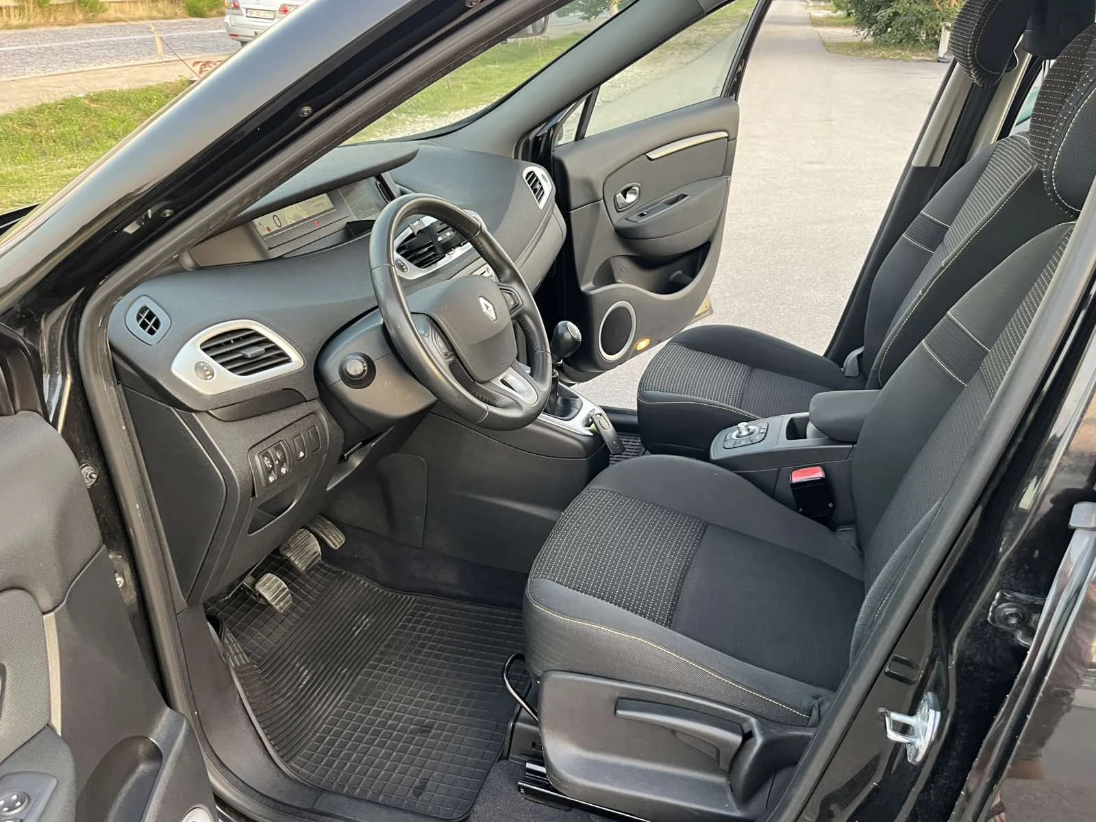 Renault Grand scenic 1.5 DCI 110кс 6СКОРОСТИ  NAVI АВТОПИЛОТ ПЕРФЕКТЕН, снимка 7 - Автомобили и джипове - 54983323
