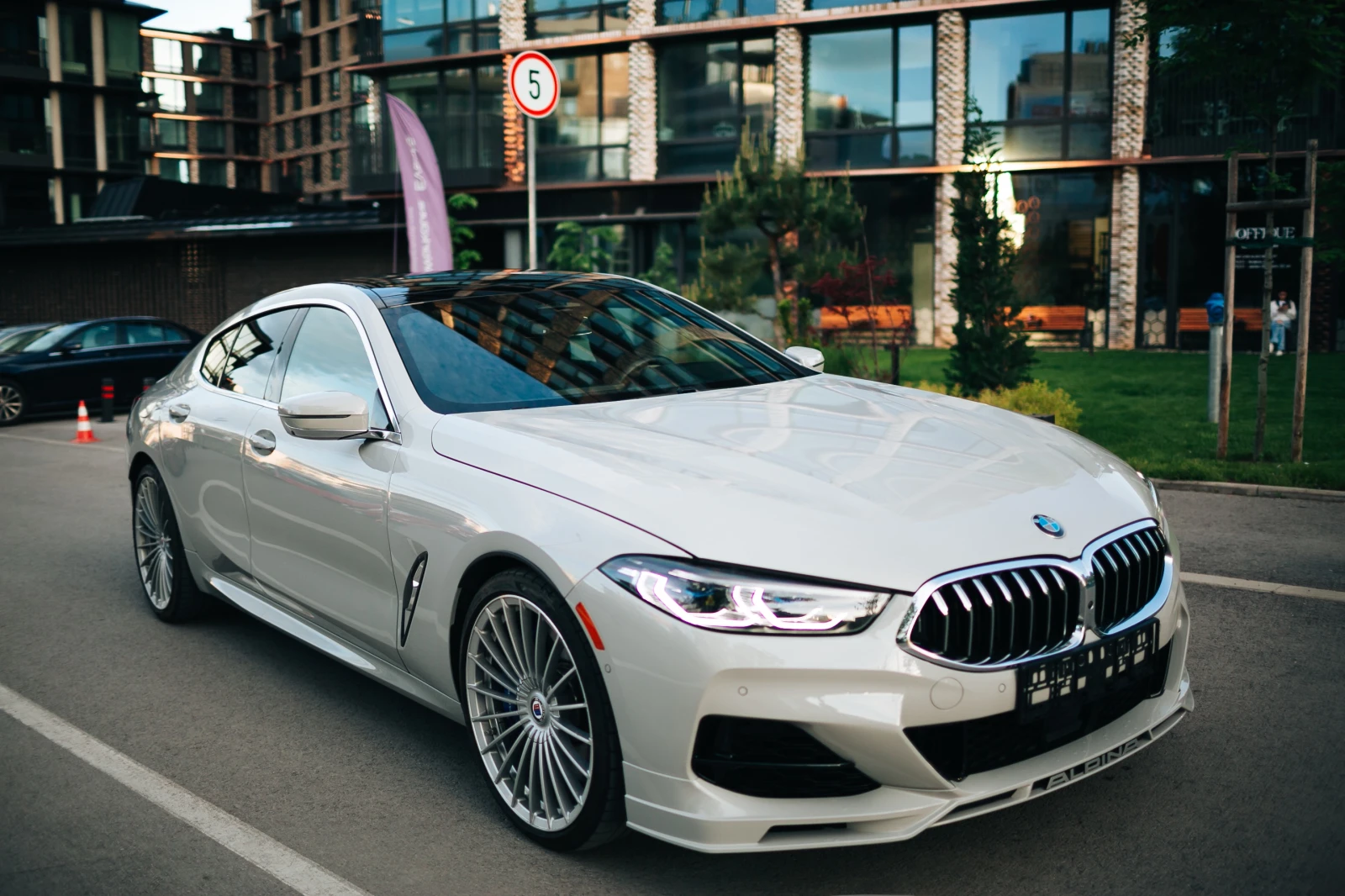 Alpina B8 Gran Coupe xDrive, снимка 3 - Автомобили и джипове - 55366408