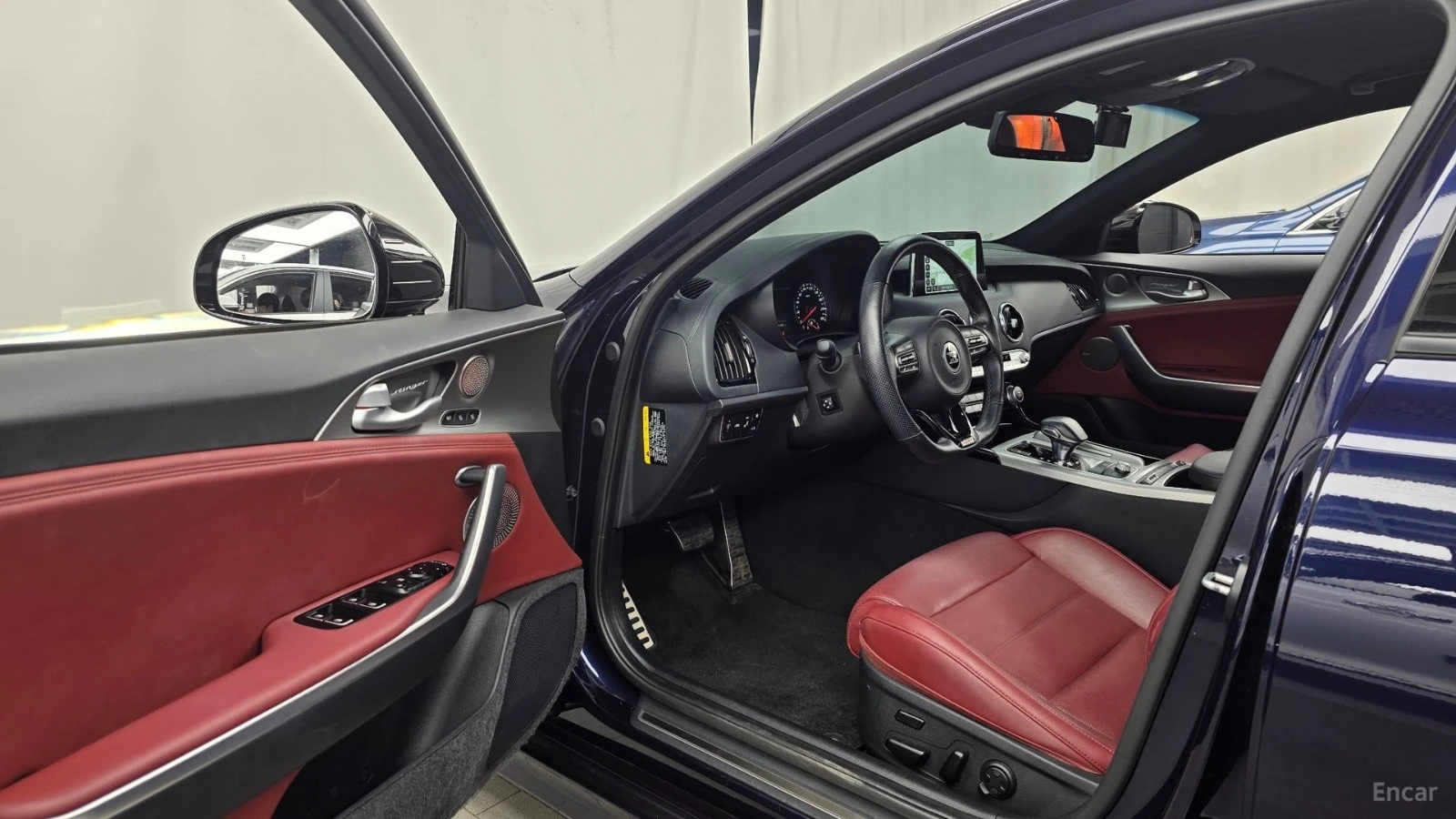 Kia Stinger 3.3 GT TURBO* ОБДУХ* 360* HUD* PANO* АВТОКРЕДИТ, снимка 10 - Автомобили и джипове - 55682128
