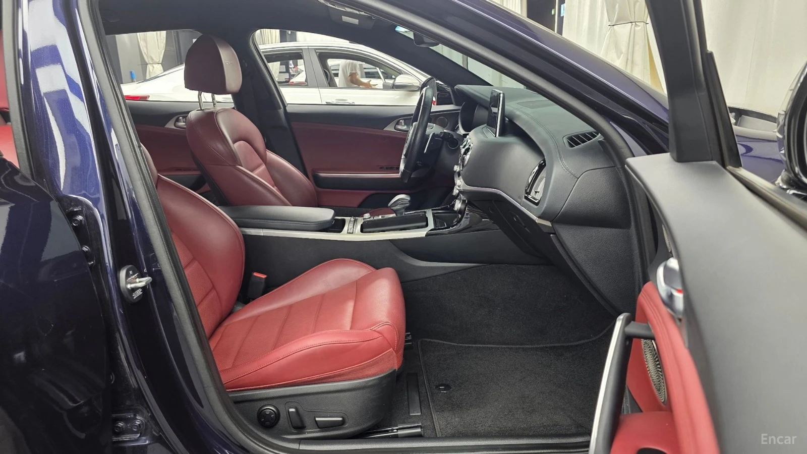 Kia Stinger 3.3 GT TURBO* ОБДУХ* 360* HUD* PANO* АВТОКРЕДИТ, снимка 11 - Автомобили и джипове - 55682128