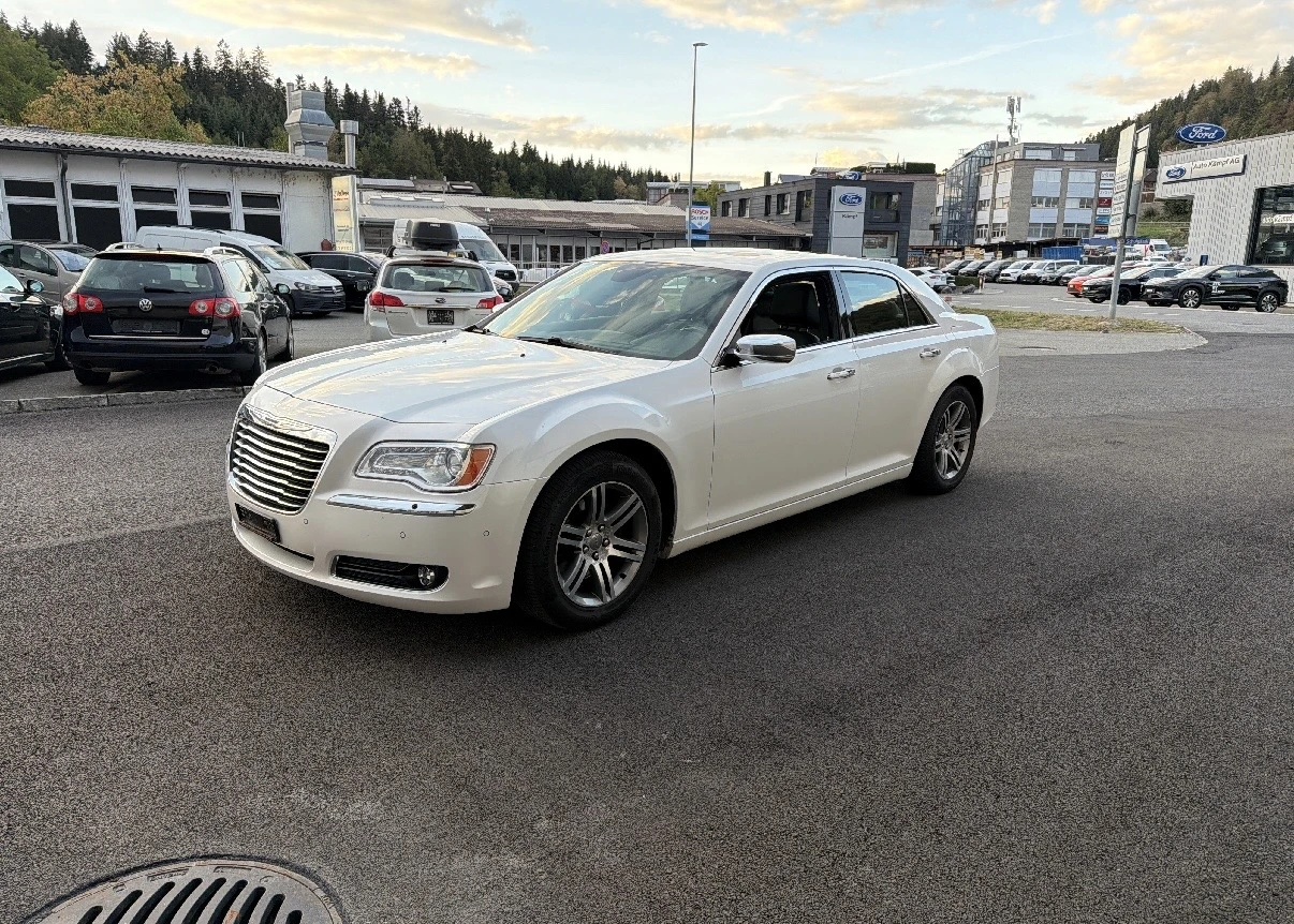 Chrysler 300c 5.7 Швейцария, снимка 3 - Автомобили и джипове - 55964279