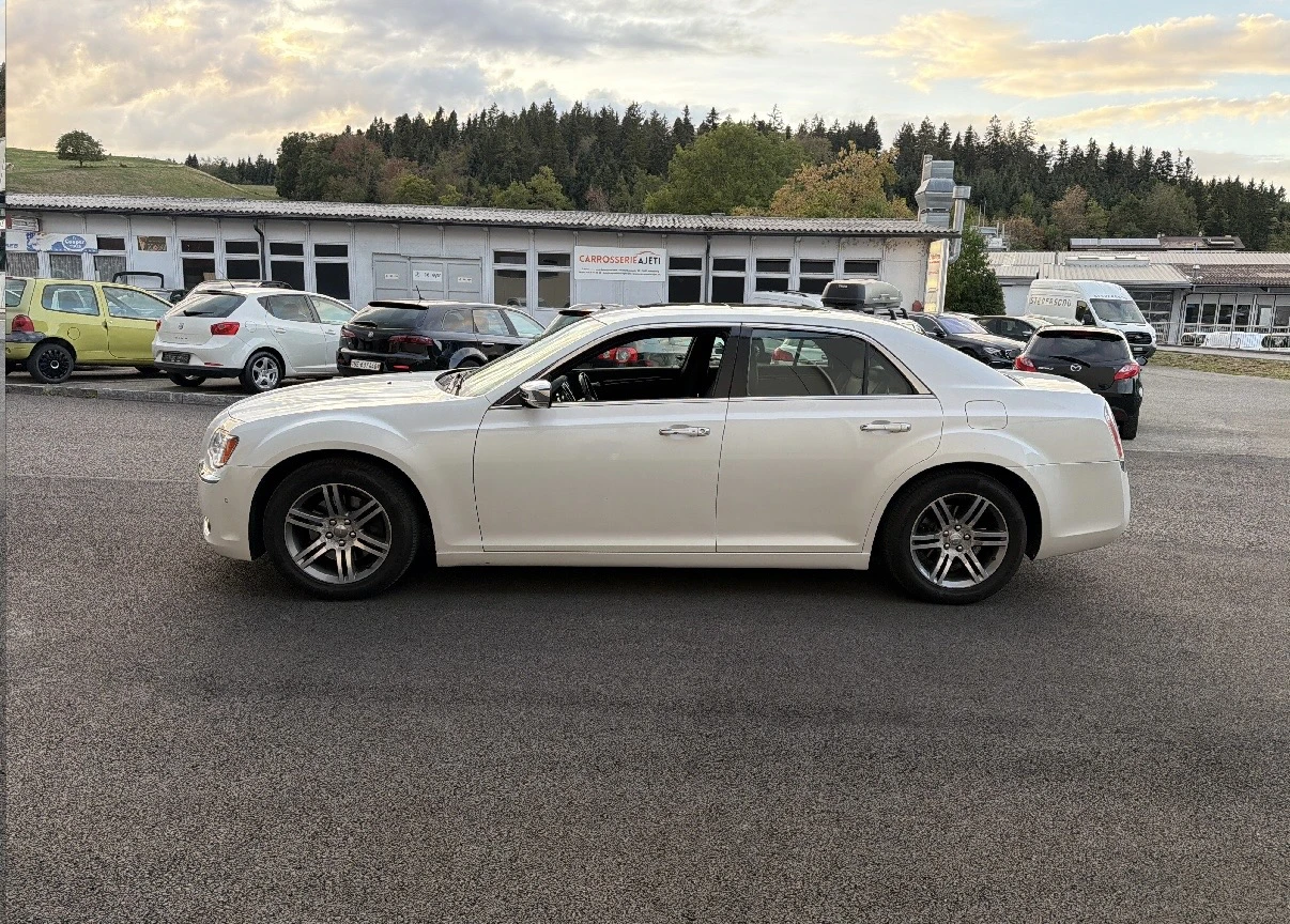 Chrysler 300c 5.7 Швейцария, снимка 7 - Автомобили и джипове - 55964279